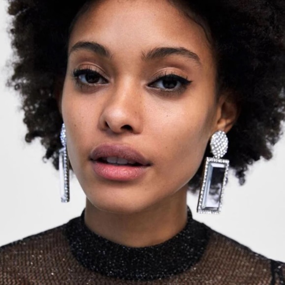 Fabulous Silver Rhinestone Earrings - Picture 5 of 8